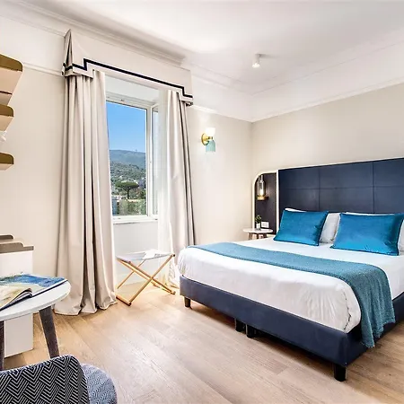 מלון Mediterraneo 5*