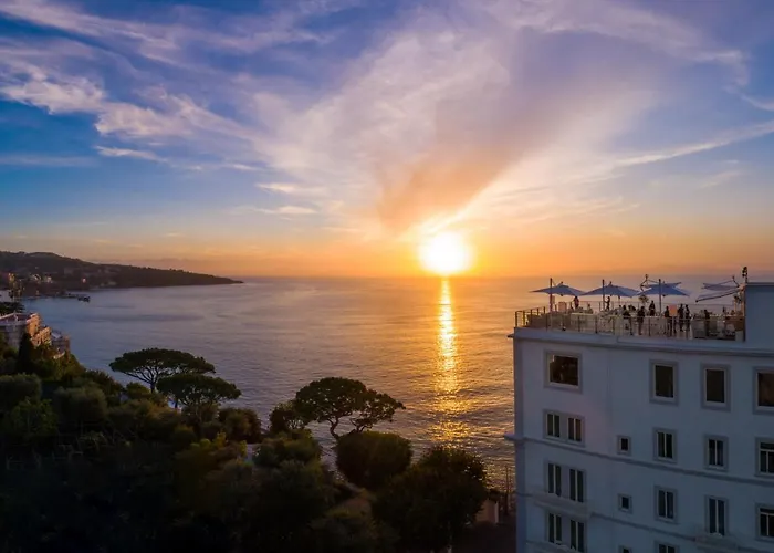 Отель Mediterraneo Sorrento Сант'Анджелло