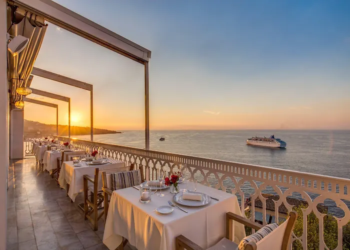 Отель Mediterraneo Sorrento