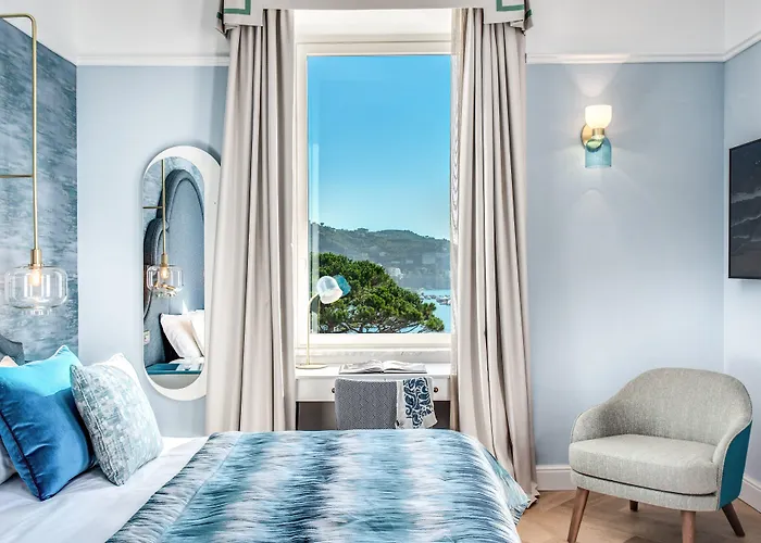 Отель Mediterraneo Sorrento 5*